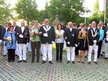 Sie regieren für ein Jahr die  Schützenbruderschaft Ss..Fabian und Fabian: (von links) Ehrendame Agnes  Halfenberg, Ehrenherr Berni Halfenberg, Königin Rita Gauselmann, König  Christoph Gauselmann, Ehrendame Bernadette Löchtefeld, Ehrenherr Klaus  Löchtefeld, Prinzessin Vera Reuter und Prinz Daniel Mört.